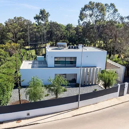 Elodie Piscine Prive, Parking Villa