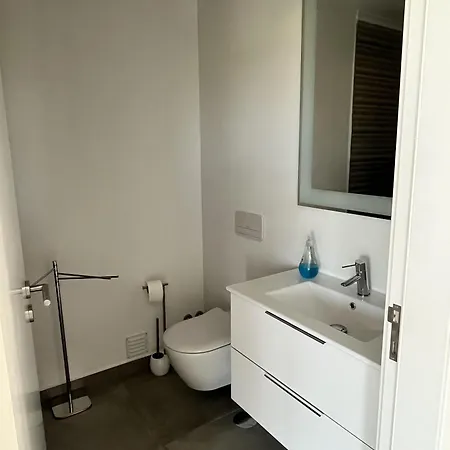 Elodie Piscine Prive, Parking *