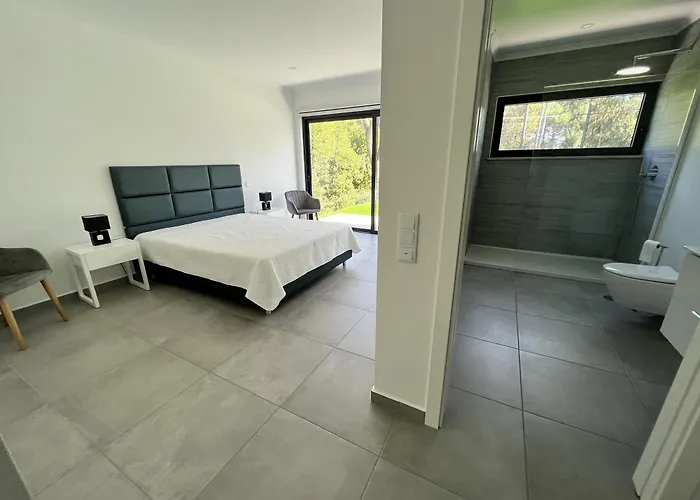 Elodie Piscine Prive, Parking Villa