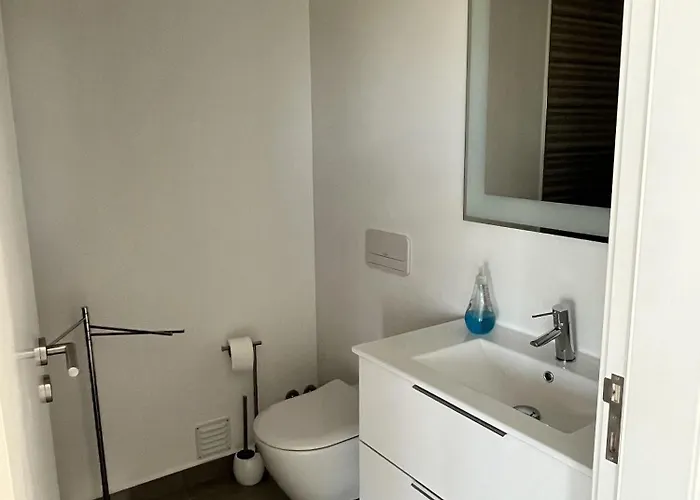 Elodie Piscine Prive, Parking