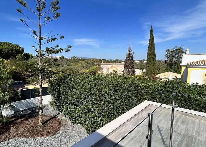 Elodie Piscine Prive, Parking *