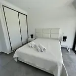 Elodie Piscine Prive, Parking ヴィラ