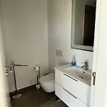 Elodie Piscine Prive, Parking