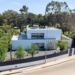 ヴィラ Elodie Piscine Prive, Parking