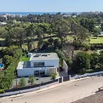 Elodie Piscine Prive, Parking
