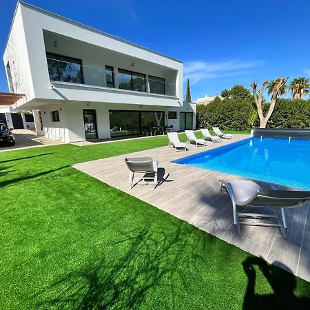 Elodie Piscine Privé, Parking Villa