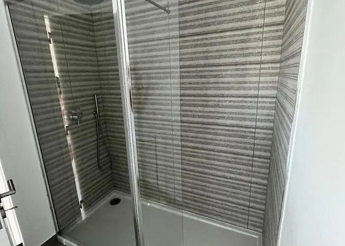 Elodie Piscine Prive, Parking