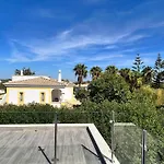 Elodie Piscine Prive, Parking Villa