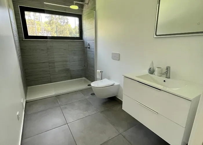 Elodie Piscine Prive, Parking Villa