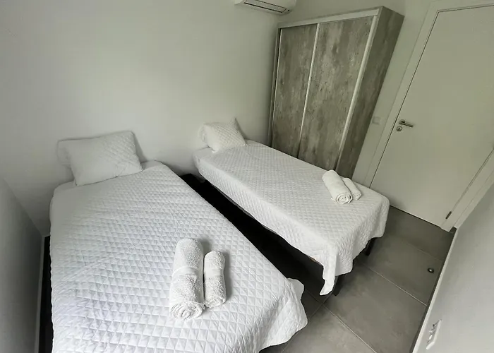 Elodie Piscine Prive, Parking Villa Portimão