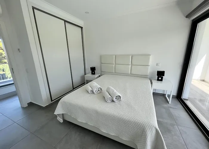 Elodie Piscine Prive, Parking Villa